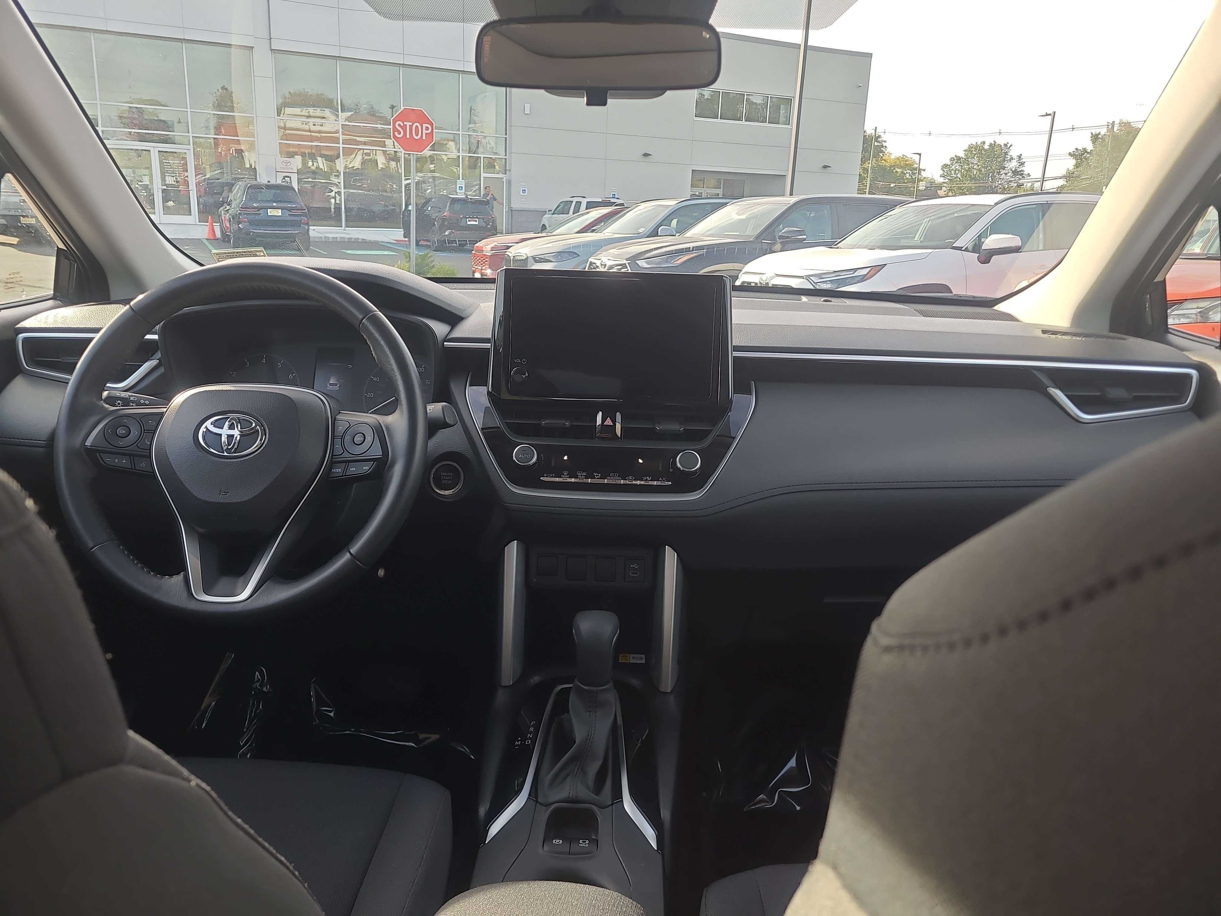 Certified 2023 Toyota Corolla Cross LE w/ Moonroof Package AWD/4WD image 18