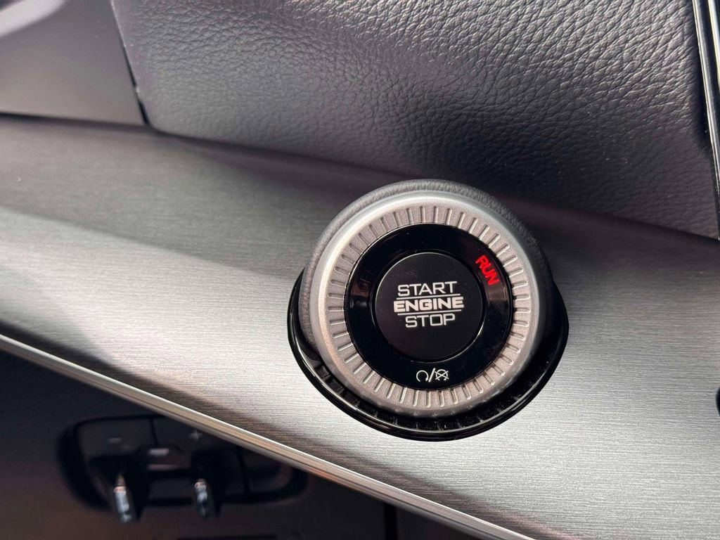 New 2026 Jeep Grand Wagoneer Limited w/ HD Trailer Tow Package image 15