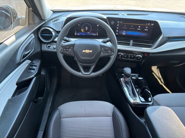 Used 2025 Chevrolet Trax LT FWD image 18
