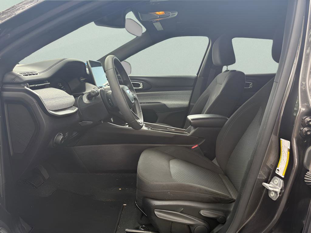 Used 2023 Jeep Compass Sport image 9