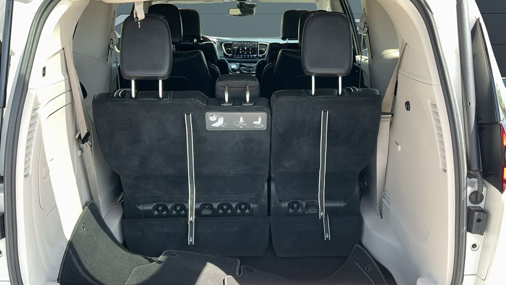 Used 2021 Chrysler Pacifica Touring-L w/ Uconnect Theater Family Group image 15