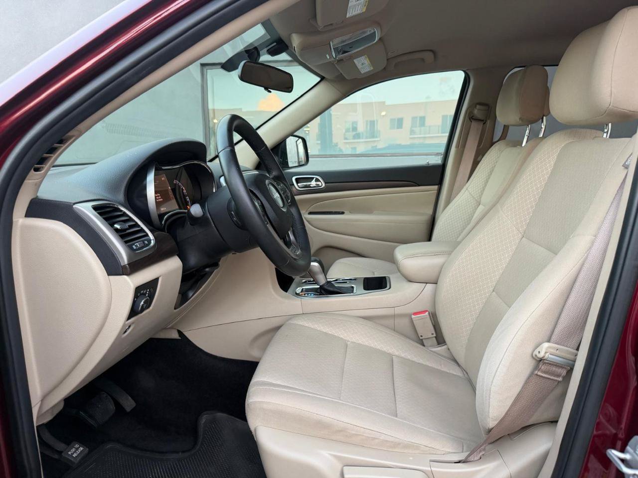 Used 2018 Jeep Grand Cherokee Laredo RWD image 15