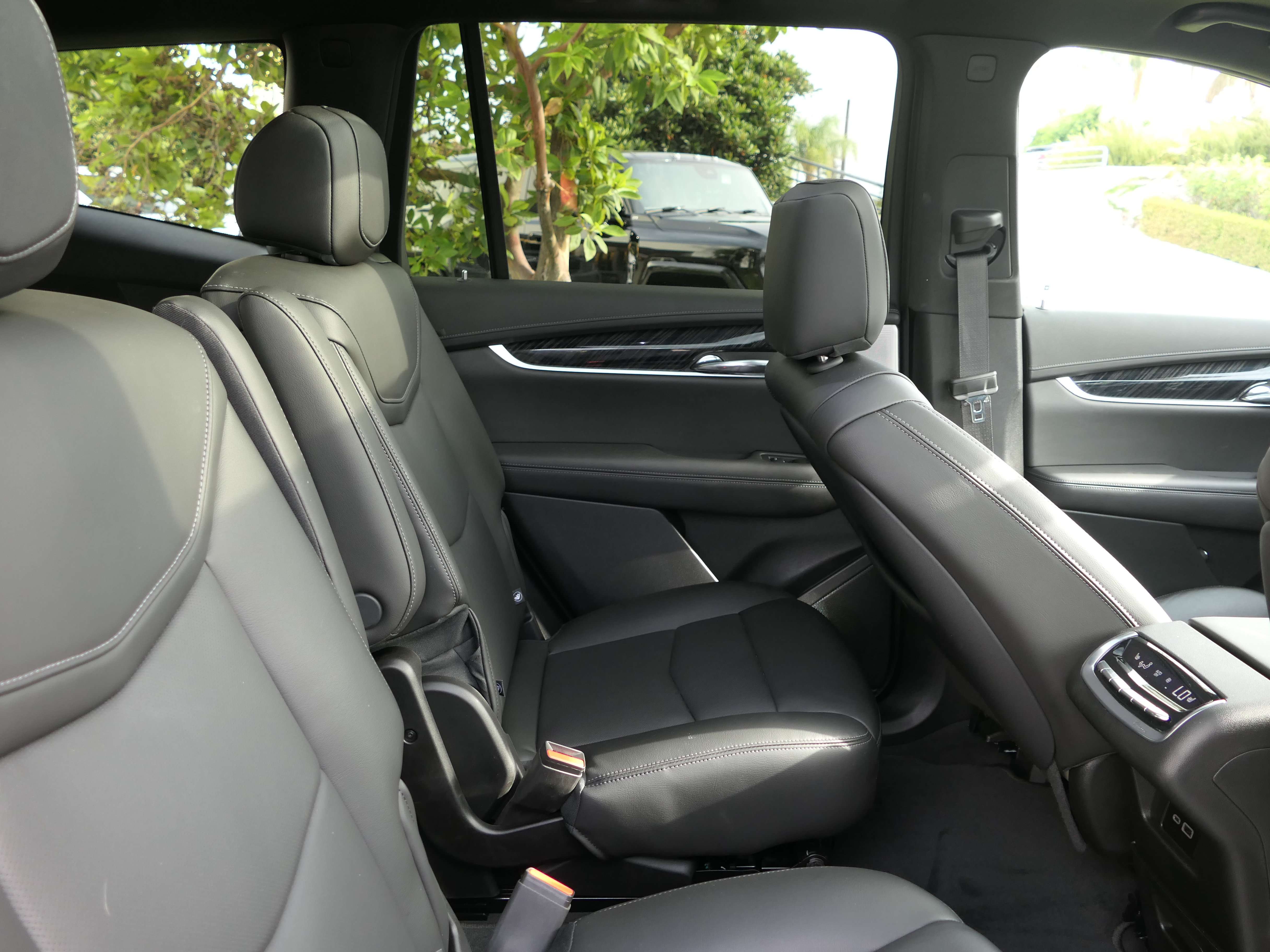 Certified 2025 Cadillac XT6 Premium Luxury FWD image 23