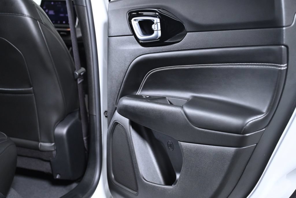 Used 2022 Jeep Compass Latitude FWD image 31