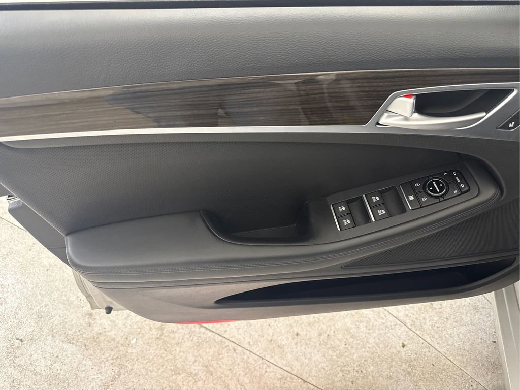 Used 2015 Hyundai Genesis 3.8 w/ Option Group 03 image 39