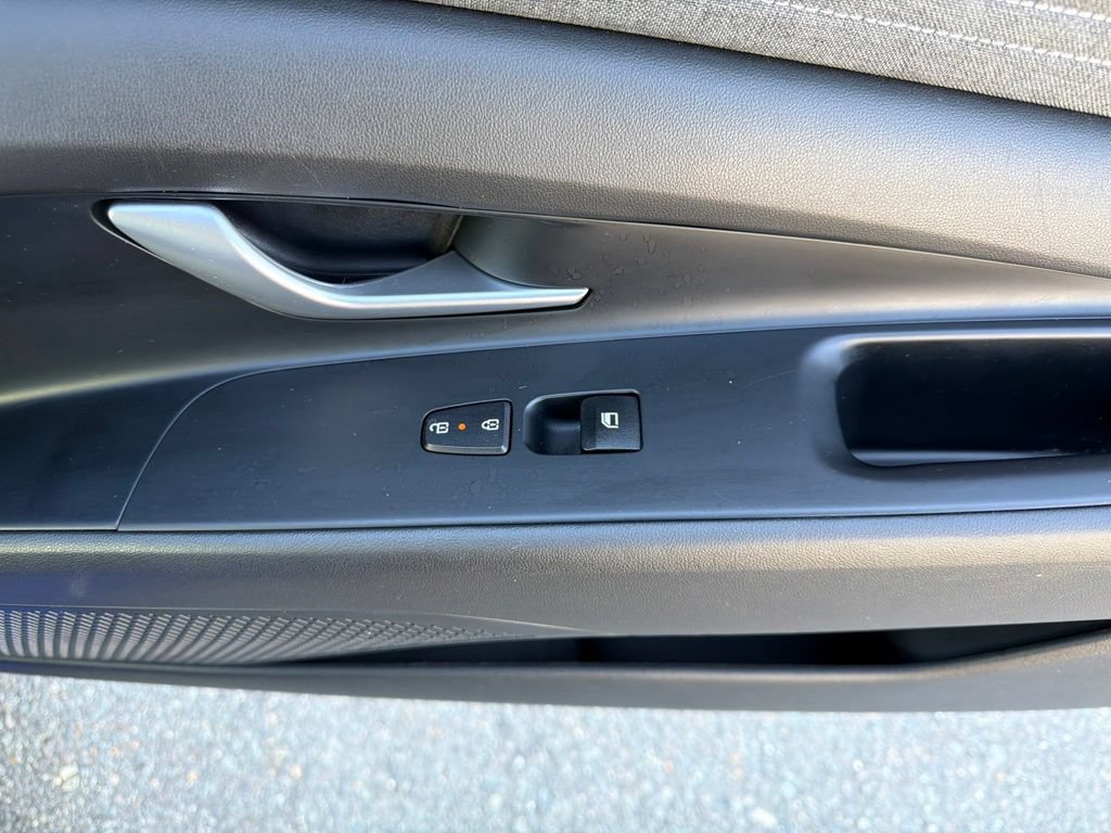 Used 2024 Hyundai Elantra Limited FWD image 15