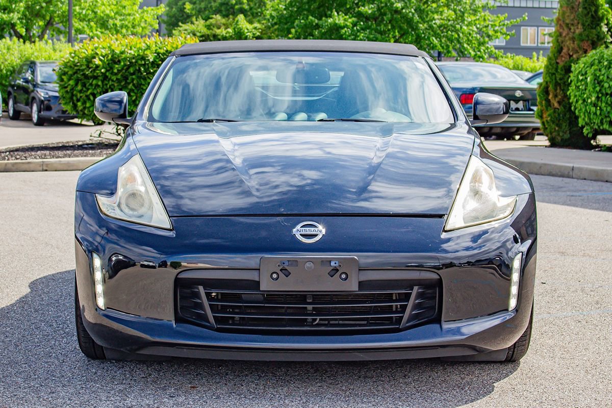Used 2013 Nissan 370Z Touring RWD image 2