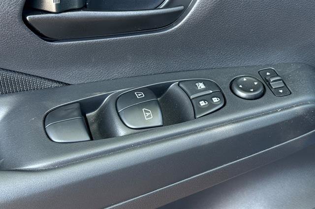 New 2025 Nissan Kicks Play S image 12