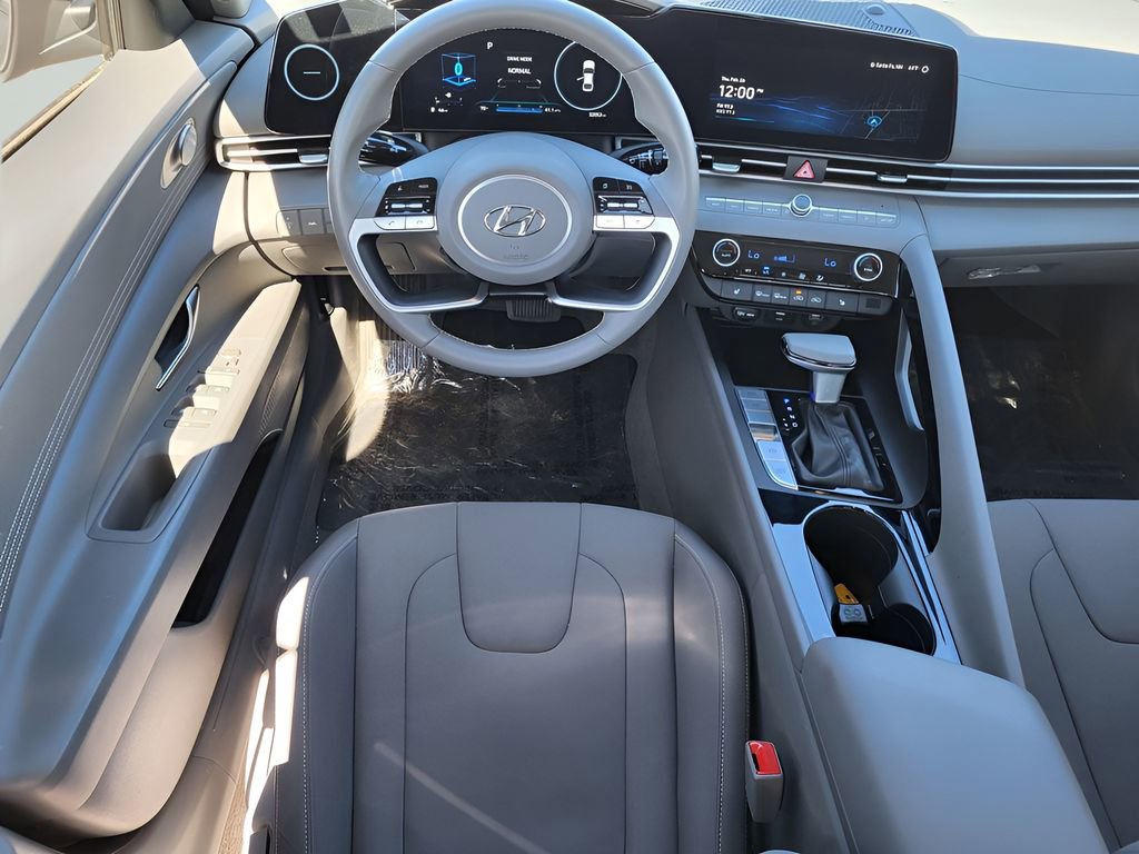 Used 2023 Hyundai Elantra SEL w/ Convenience Package image 22