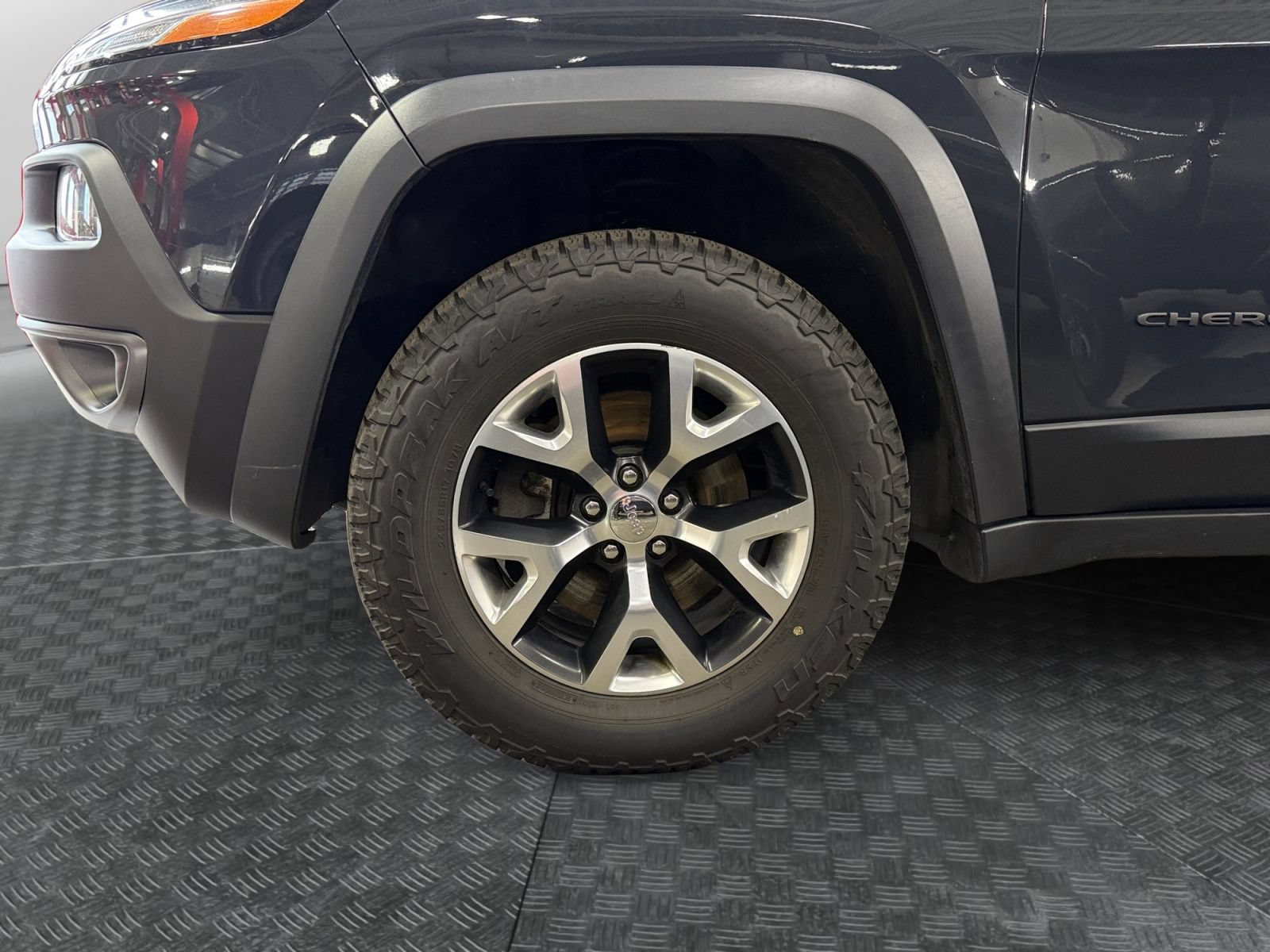 Used 2016 Jeep Cherokee Trailhawk w/ Comfort/Convenience Group AWD/4WD image 16