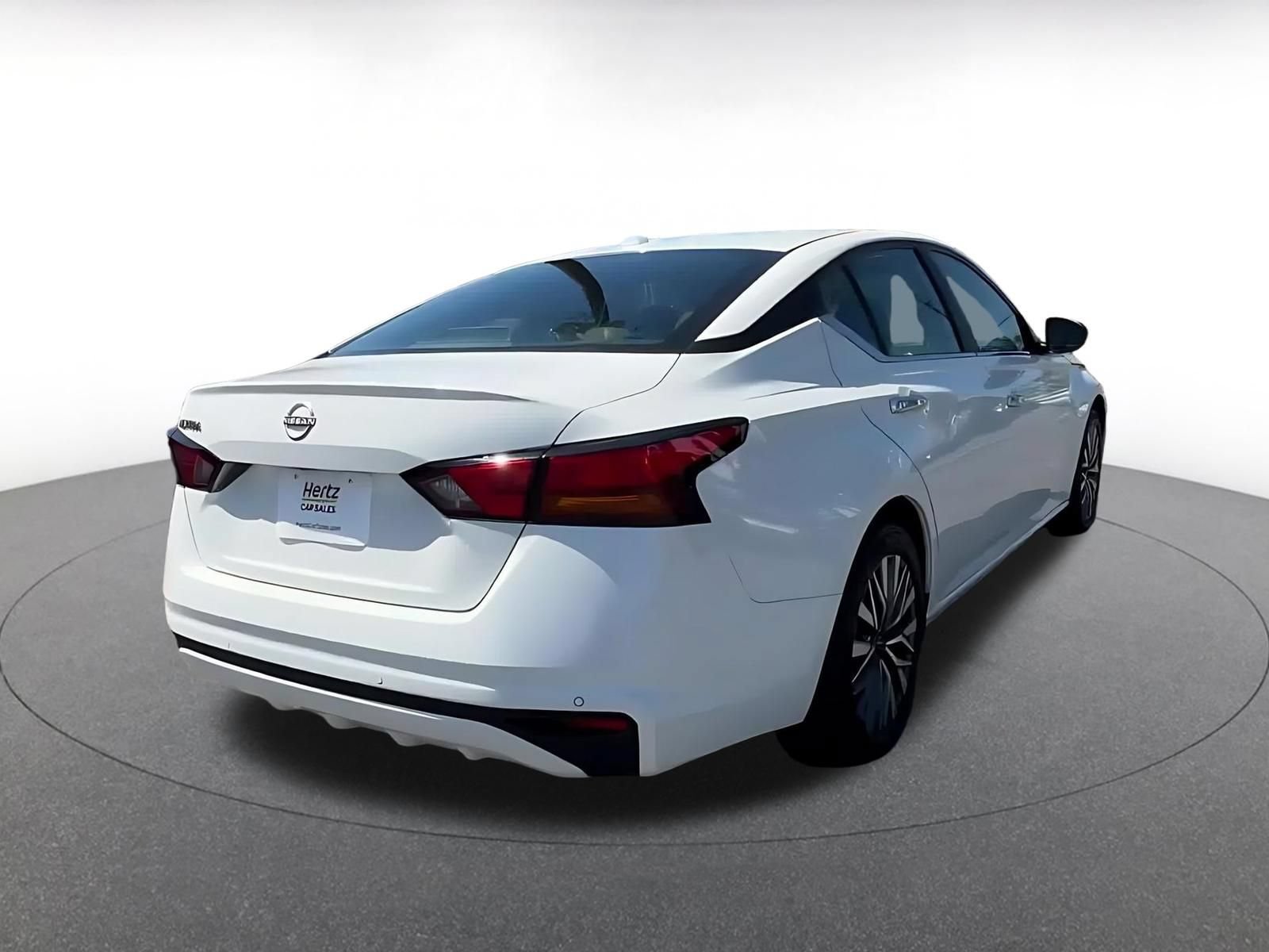 Used 2025 Nissan Altima 2.5 SV FWD image 15