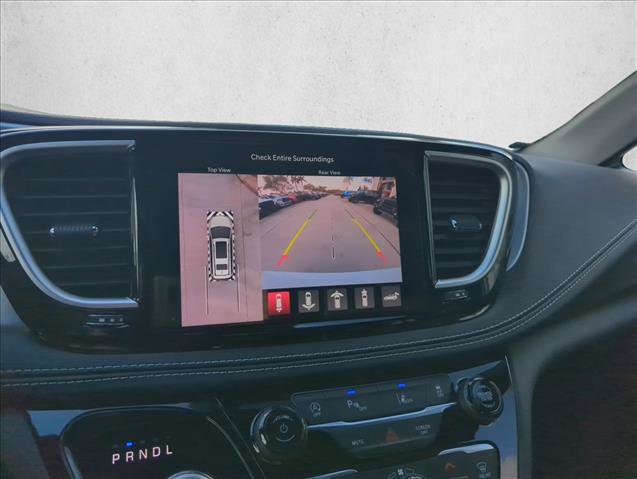 New 2026 Chrysler Pacifica Limited image 8