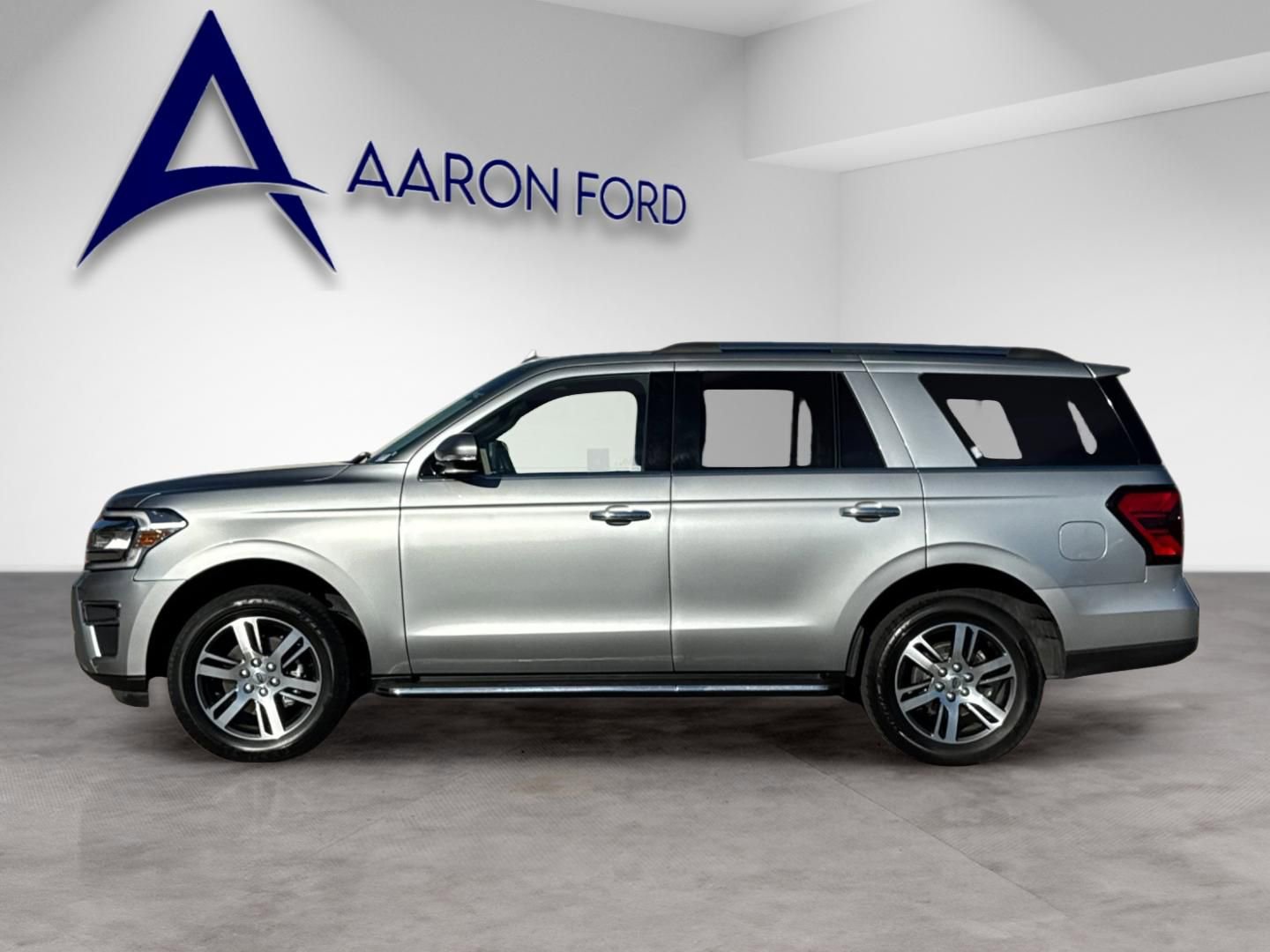 Used 2023 Ford Expedition Limited image 3