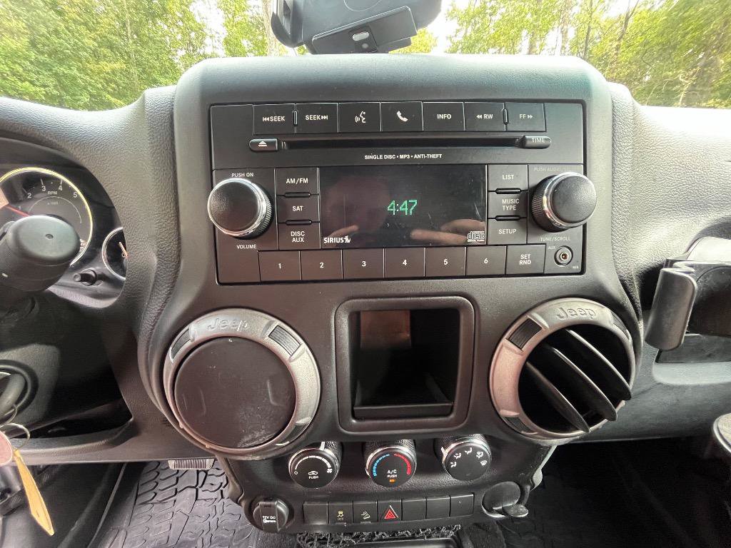 Used 2016 Jeep Wrangler Unlimited Sport w/ Connectivity Group AWD/4WD image 16
