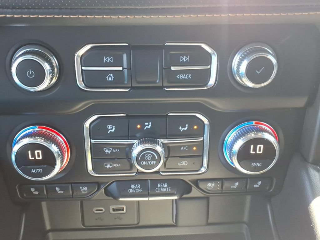 Used 2023 GMC Yukon AT4 AWD/4WD image 8