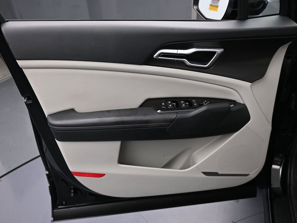 Used 2024 Kia Sportage EX image 12