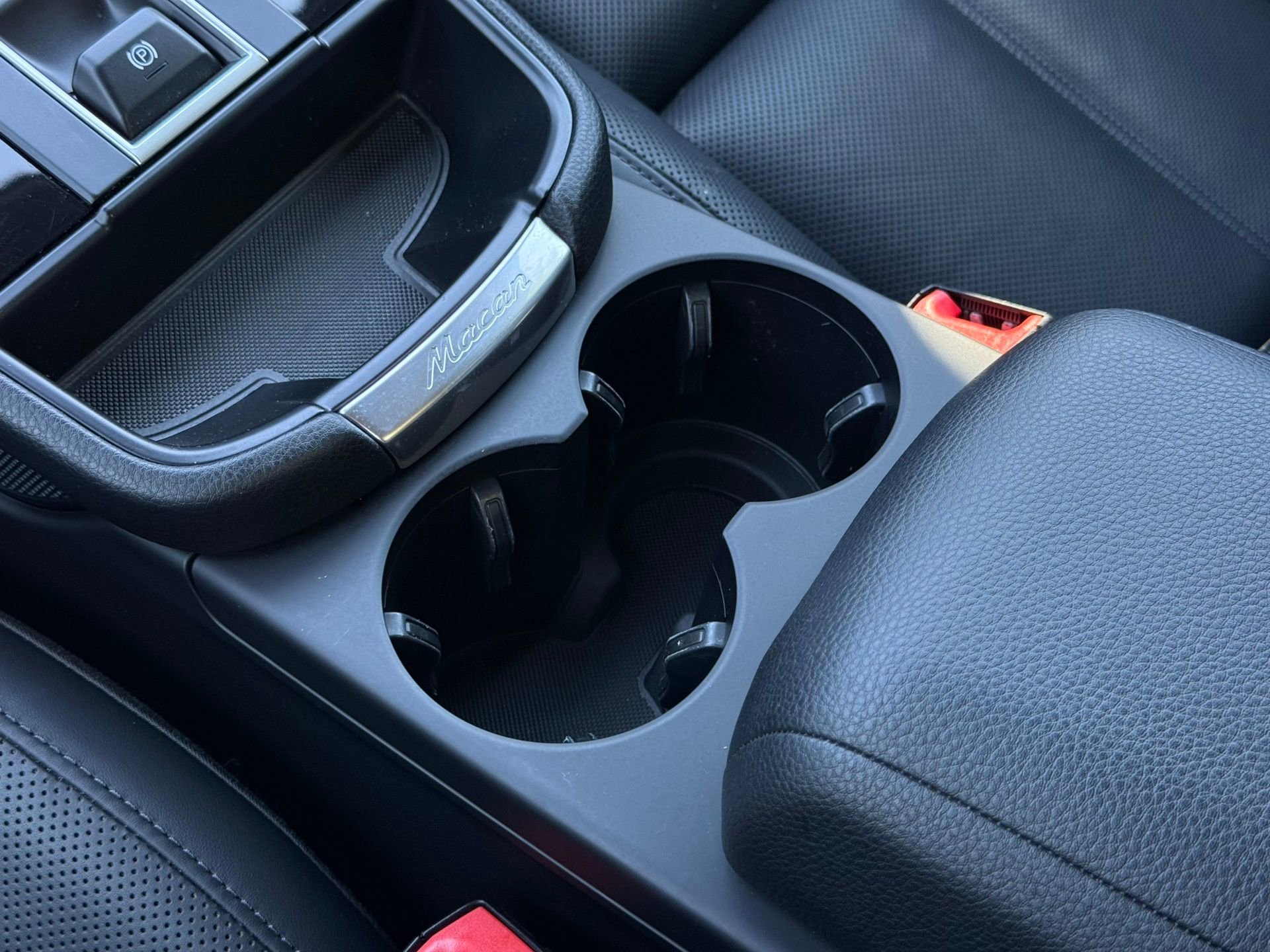 Used 2024 Porsche Macan image 23