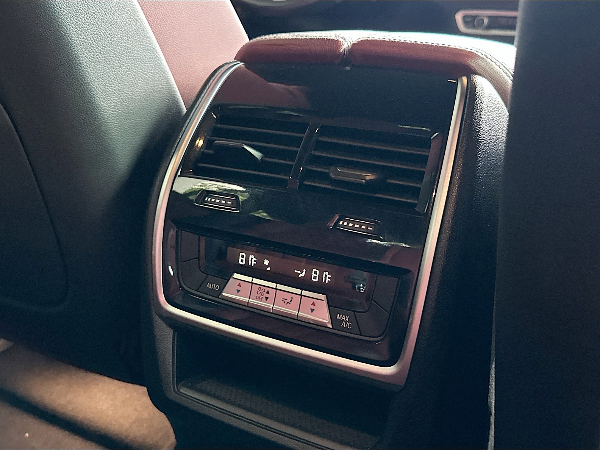 Used 2022 BMW X6 M50i w/ Premium Package image 27