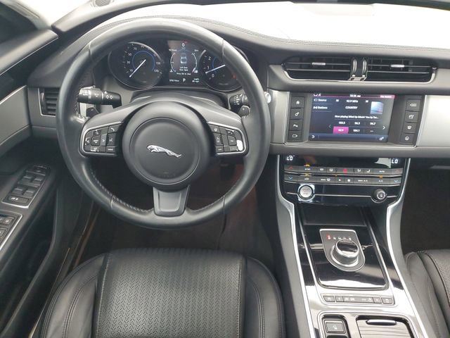 Used 2017 Jaguar XF Prestige AWD/4WD image 17