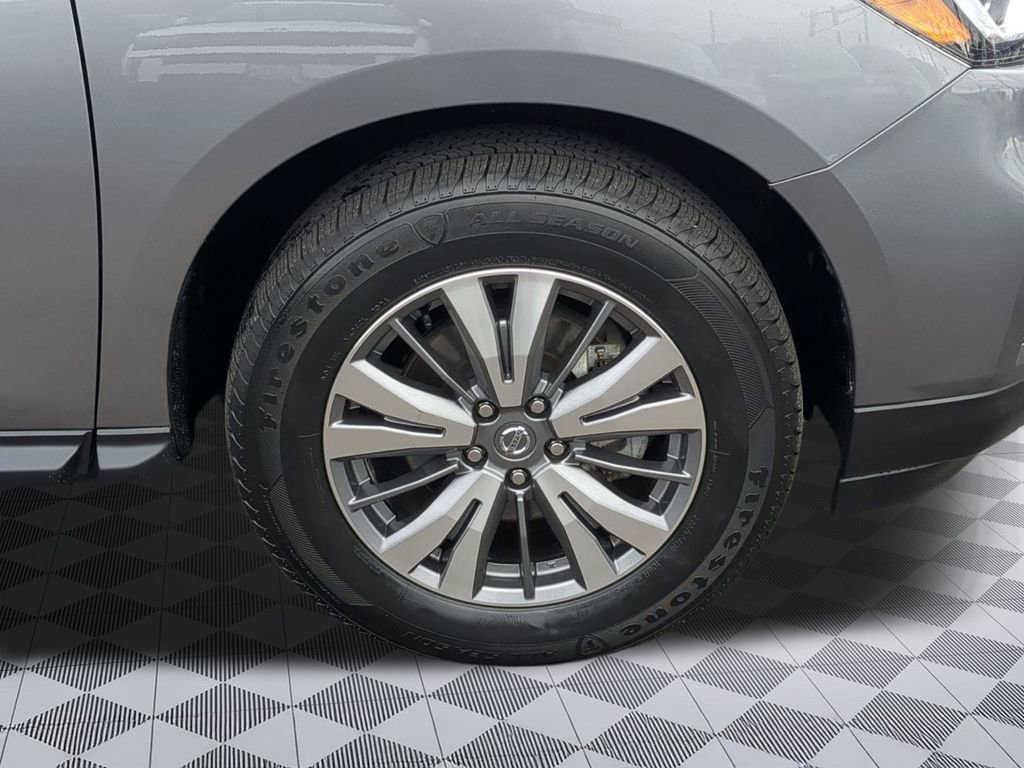 Used 2020 Nissan Pathfinder S image 29