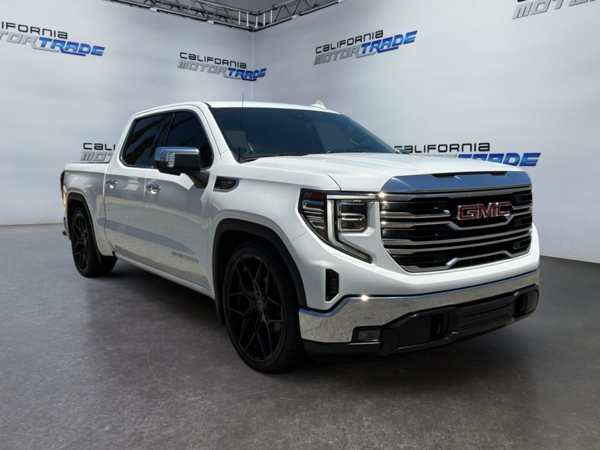 Used 2024 GMC Sierra 1500 SLT RWD image 3