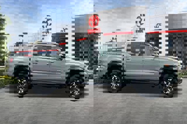 Certified 2023 Toyota Tacoma TRD Off-Road image 3