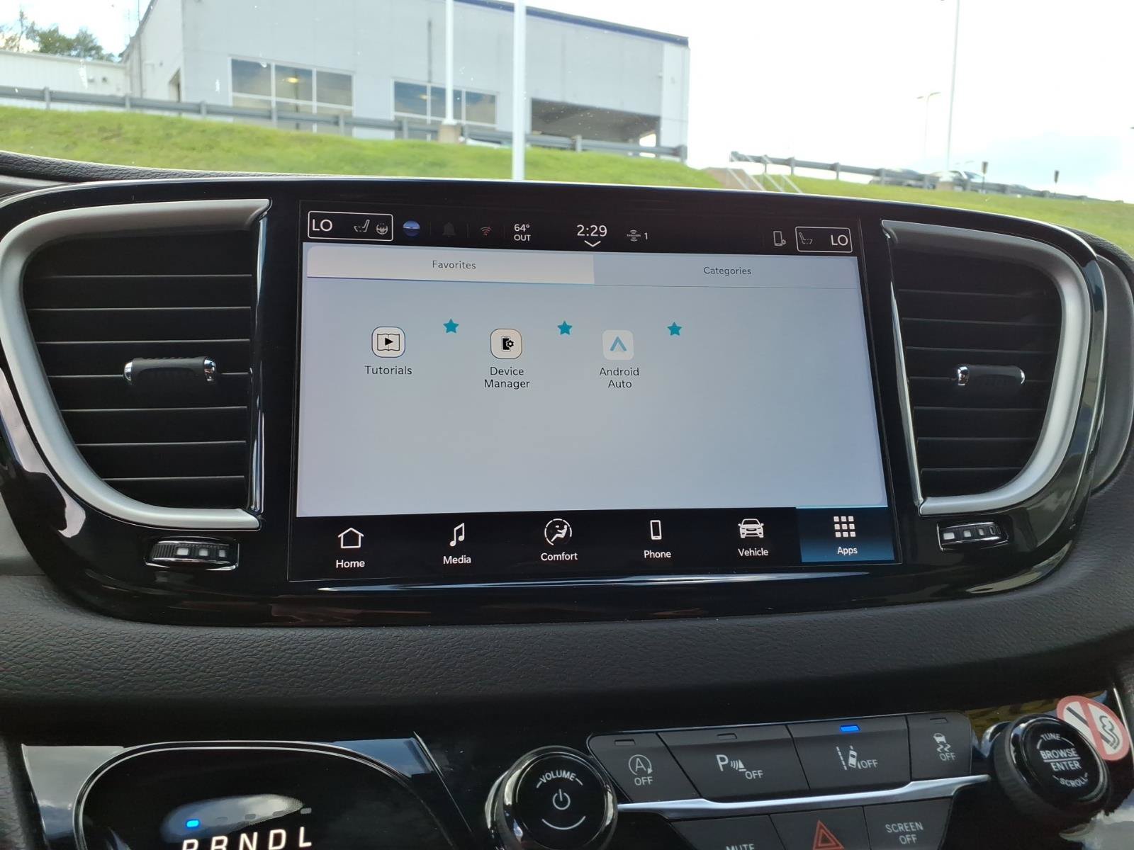 Used 2025 Chrysler Pacifica Select FWD image 28
