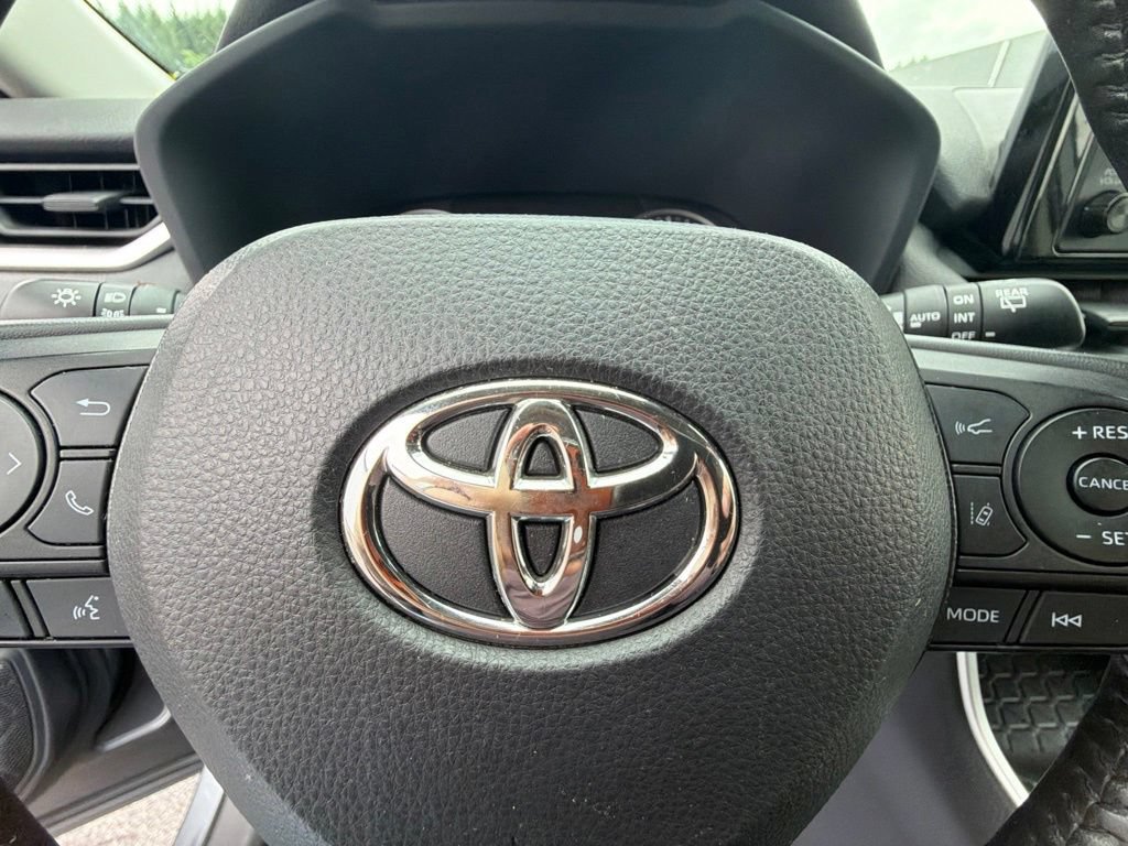 Used 2021 Toyota RAV4 XLE w/ XLE Grade Weather Package AWD/4WD image 30