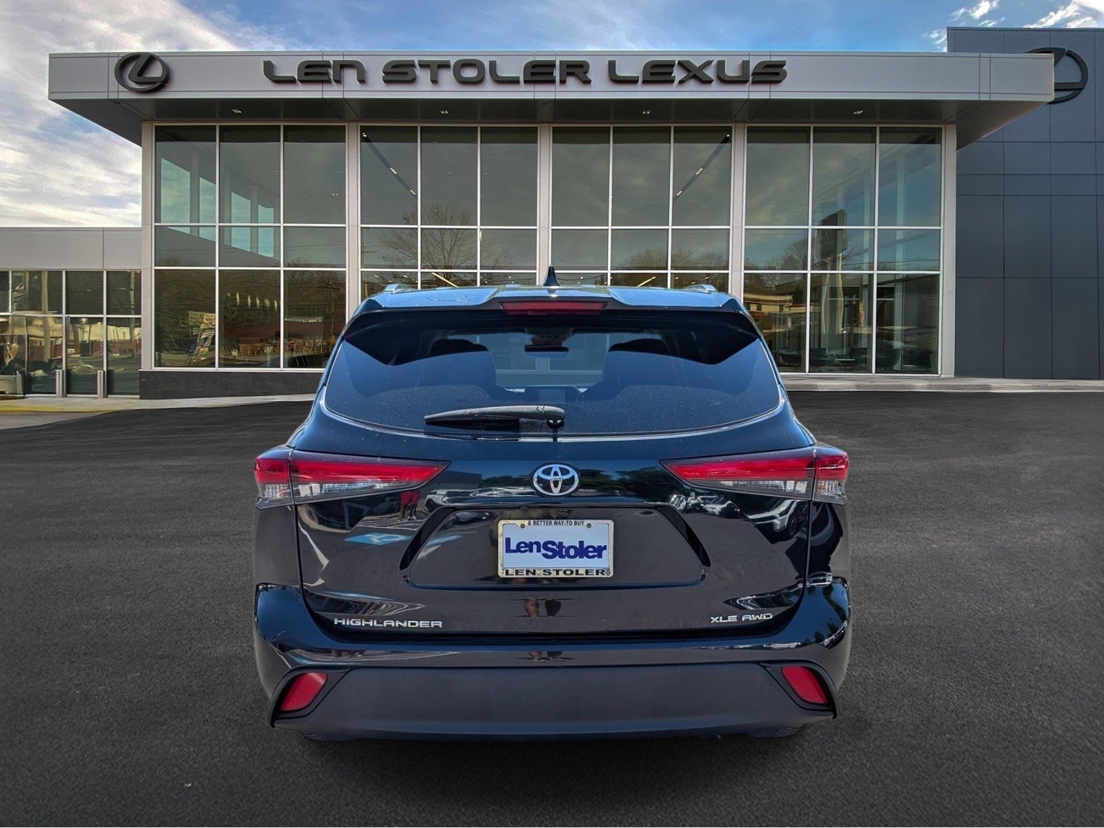 Used 2020 Toyota Highlander XLE AWD/4WD image 4
