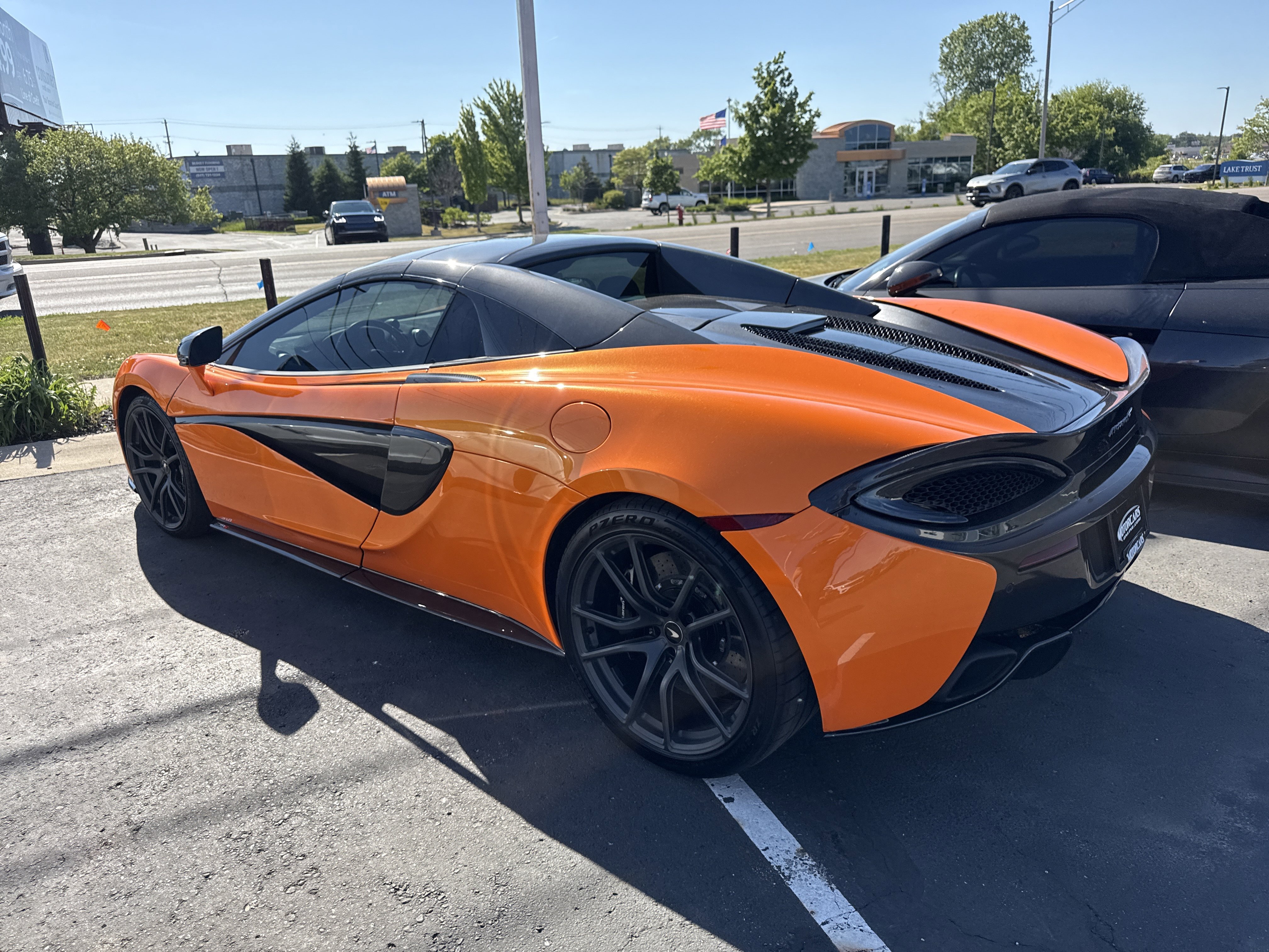 Used 2019 McLaren 570S Spider RWD image 6