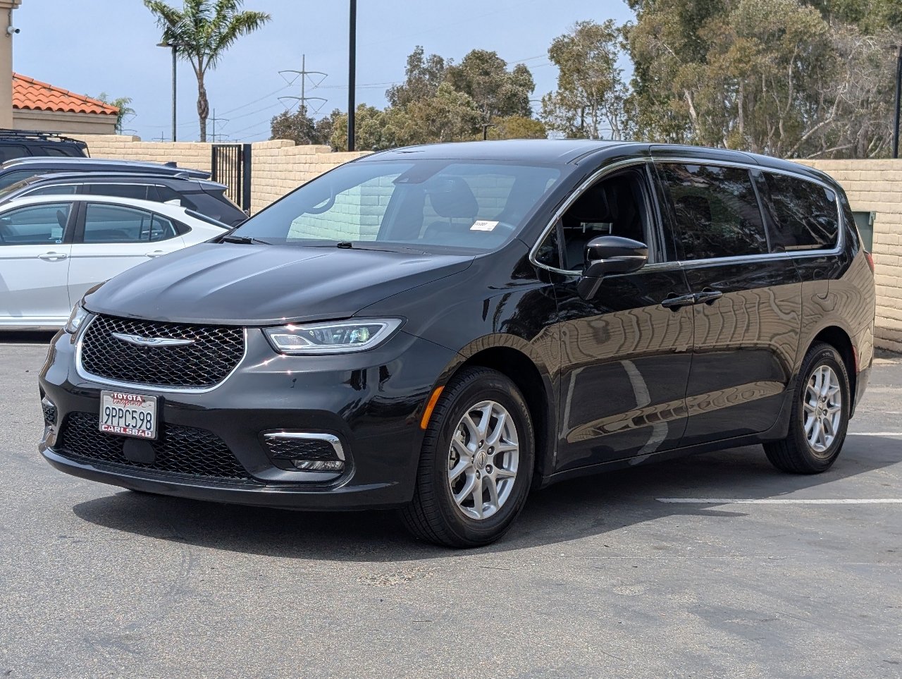 Used 2025 Chrysler Pacifica Select image 11