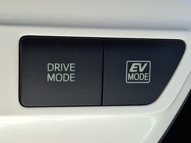 Used 2018 Toyota Prius Four FWD image 25