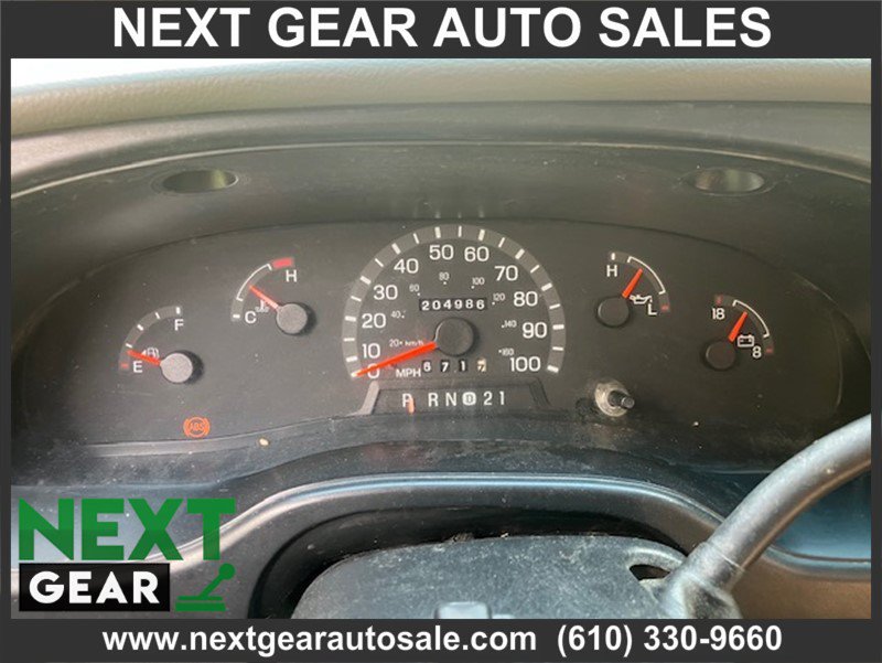 Used 2000 Ford E-150 and Econoline 150 RWD image 9