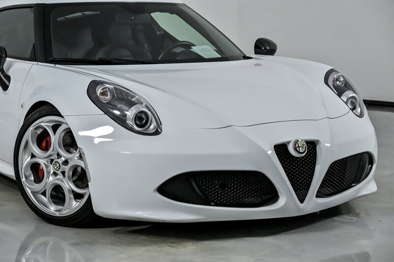 Used 2015 Alfa Romeo 4C Coupe w/ Leather Interior Group RWD image 2
