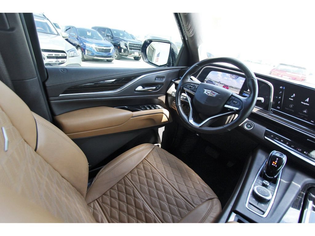 Used 2021 Cadillac Escalade Premium Luxury w/ Driver Assist Tech Package AWD/4WD image 8
