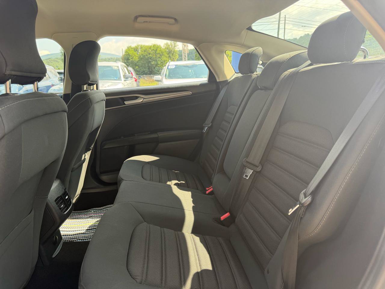 Used 2019 Ford Fusion SE FWD image 17