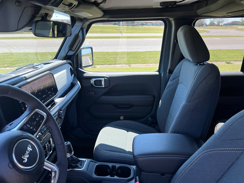 Used 2025 Jeep Wrangler Sahara w/ Safety Group image 16