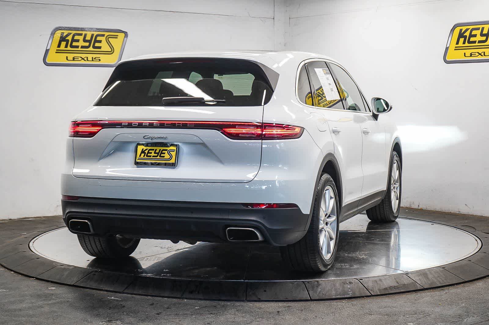 Used 2022 Porsche Cayenne AWD/4WD image 4