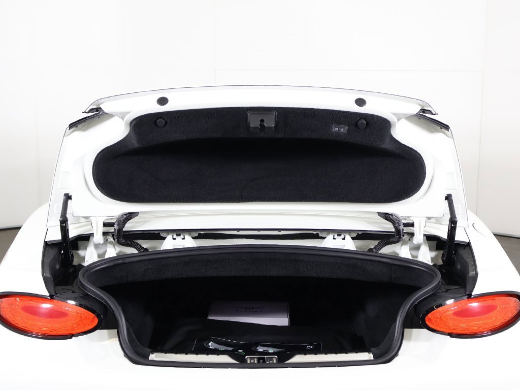 Used 2023 Bentley Continental GT Azure image 28