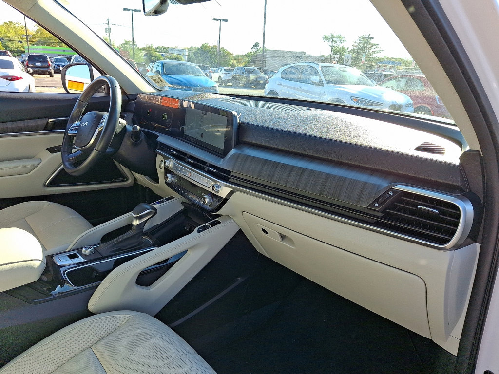 Used 2023 Kia Telluride EX w/ EX Captain's Chair Package image 11