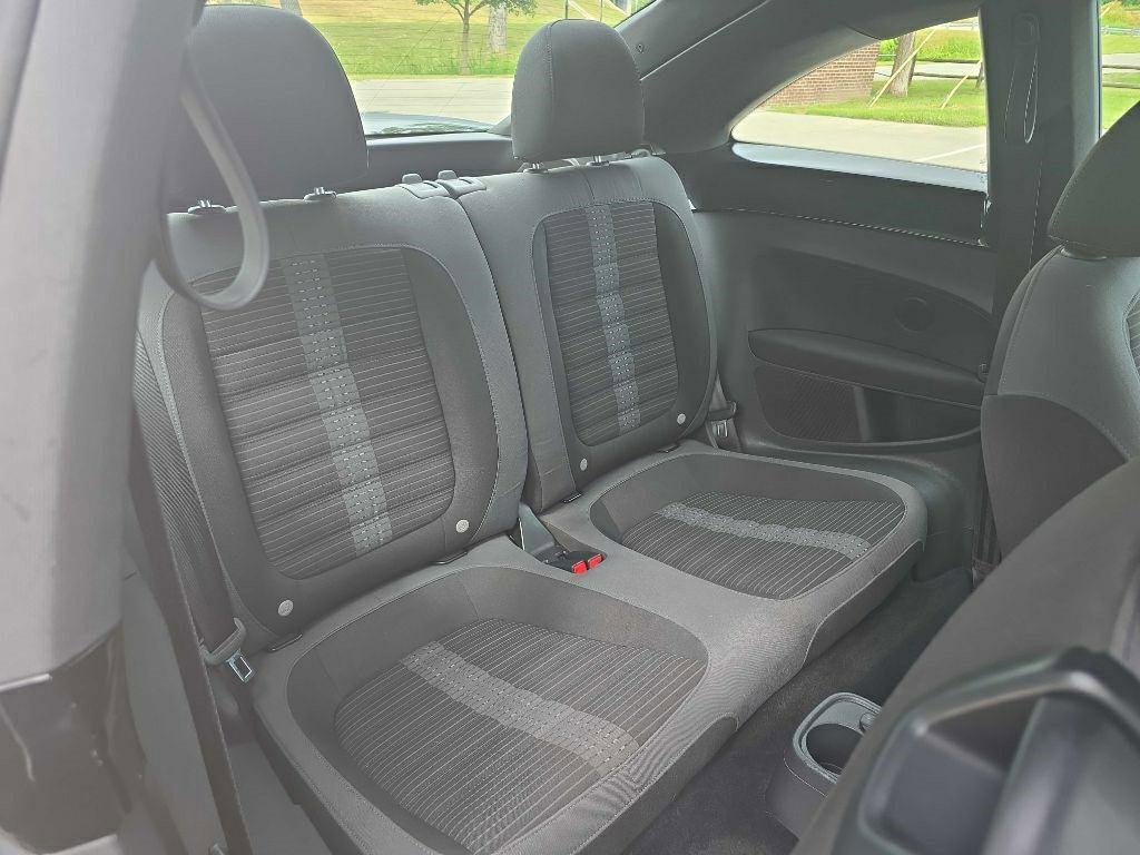 Used 2012 Volkswagen Beetle 2.0T image 22