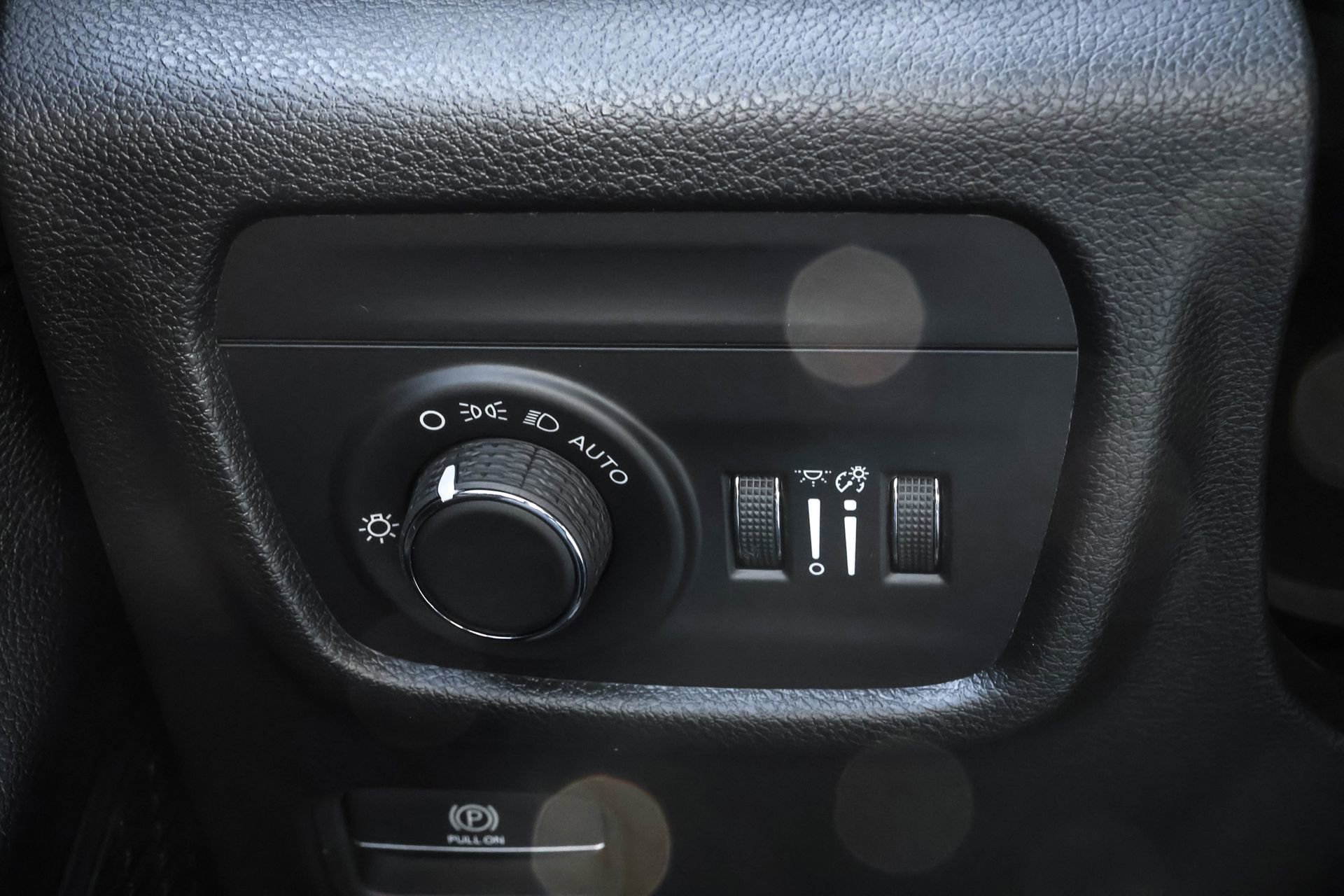 New 2025 Jeep Grand Cherokee Altitude image 29