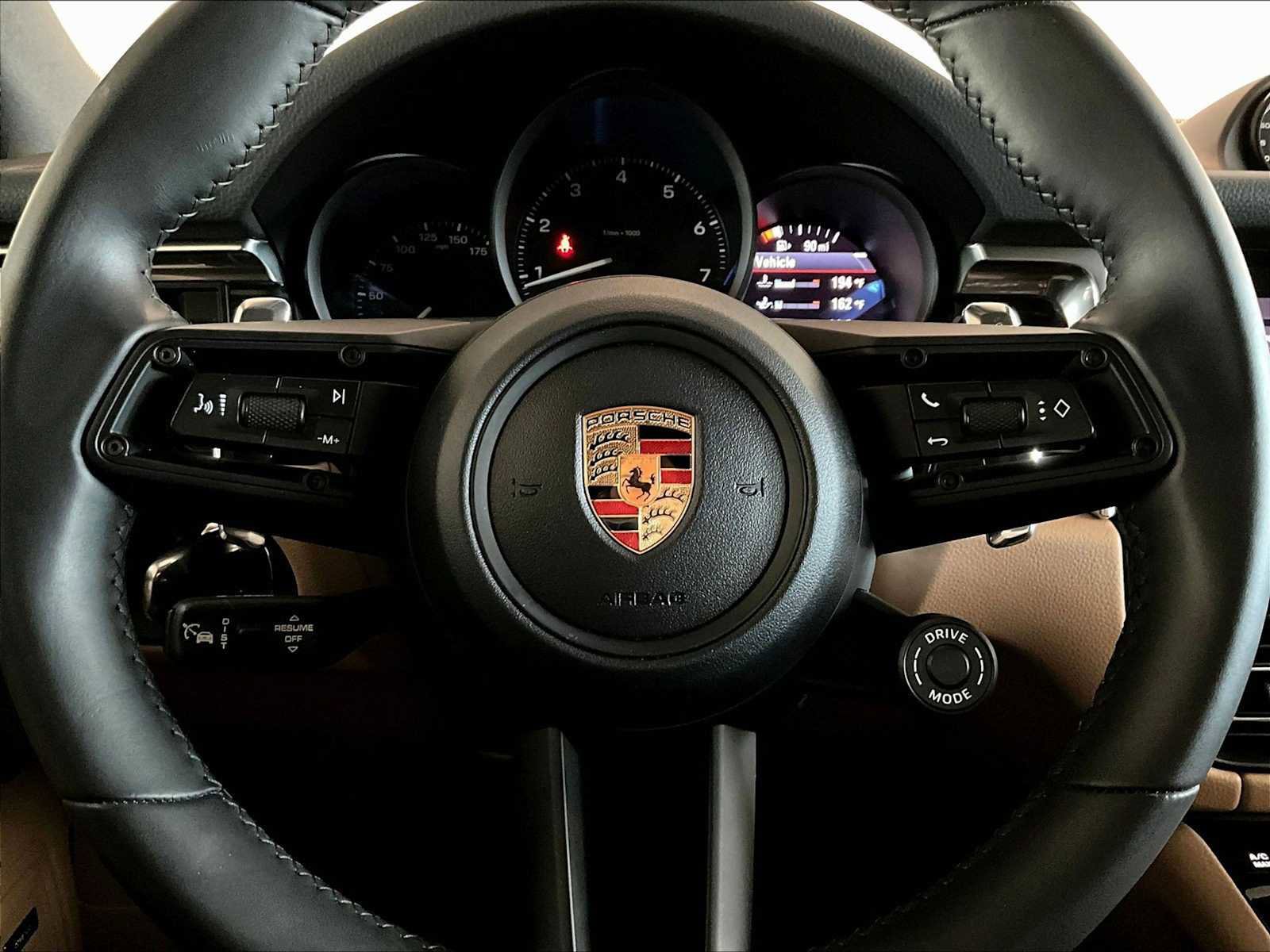 Used 2025 Porsche Macan image 18