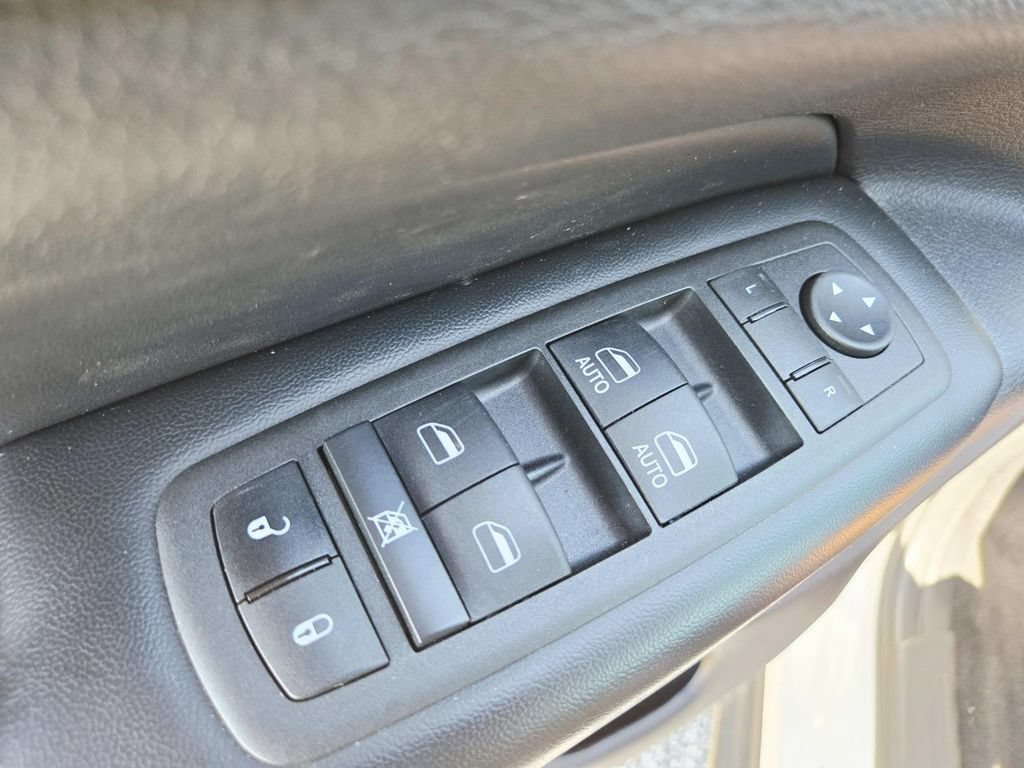 Certified 2022 Jeep Grand Cherokee Laredo X AWD/4WD image 34
