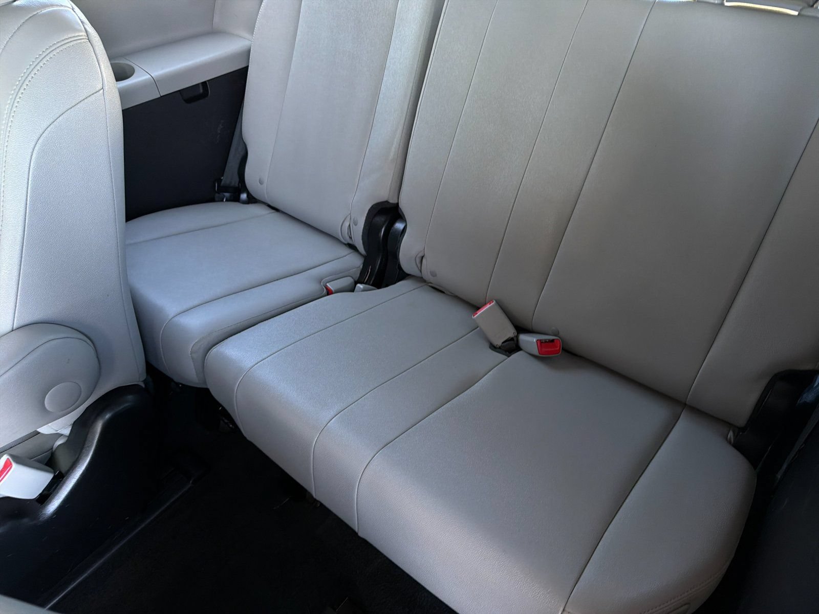 Used 2015 Toyota Sienna Limited Premium FWD image 14