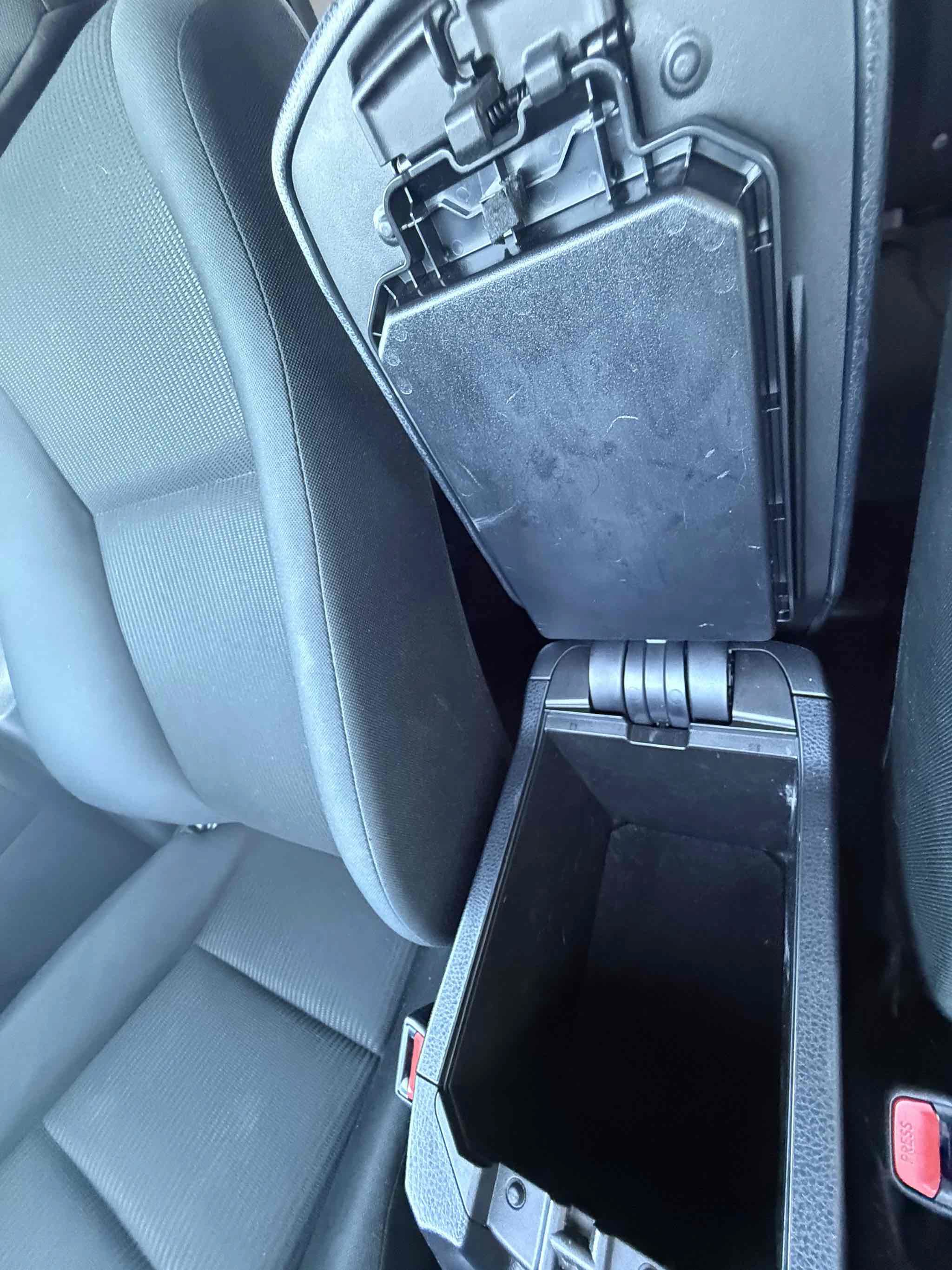 Used 2018 Toyota RAV4 LE w/ All Weather Liner Package FWD image 89
