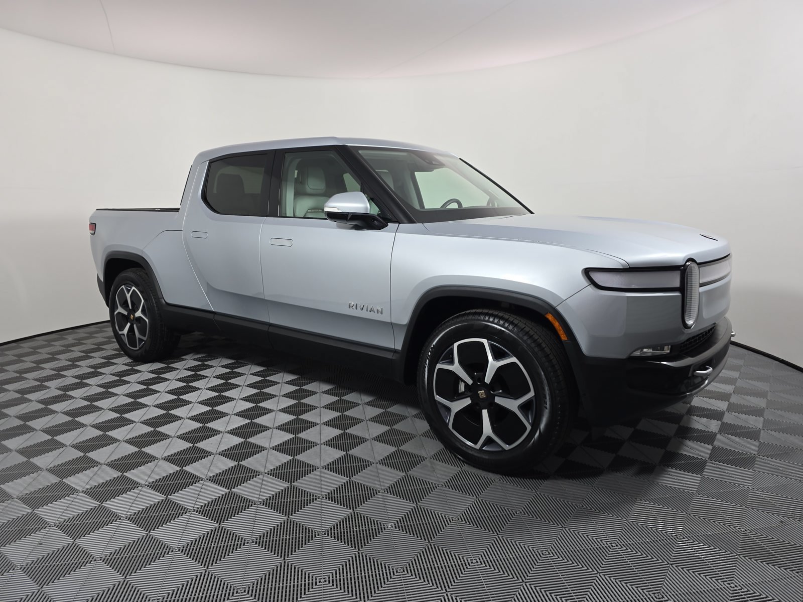Used 2024 Rivian R1T Adventure Dual AWD/4WD image 7