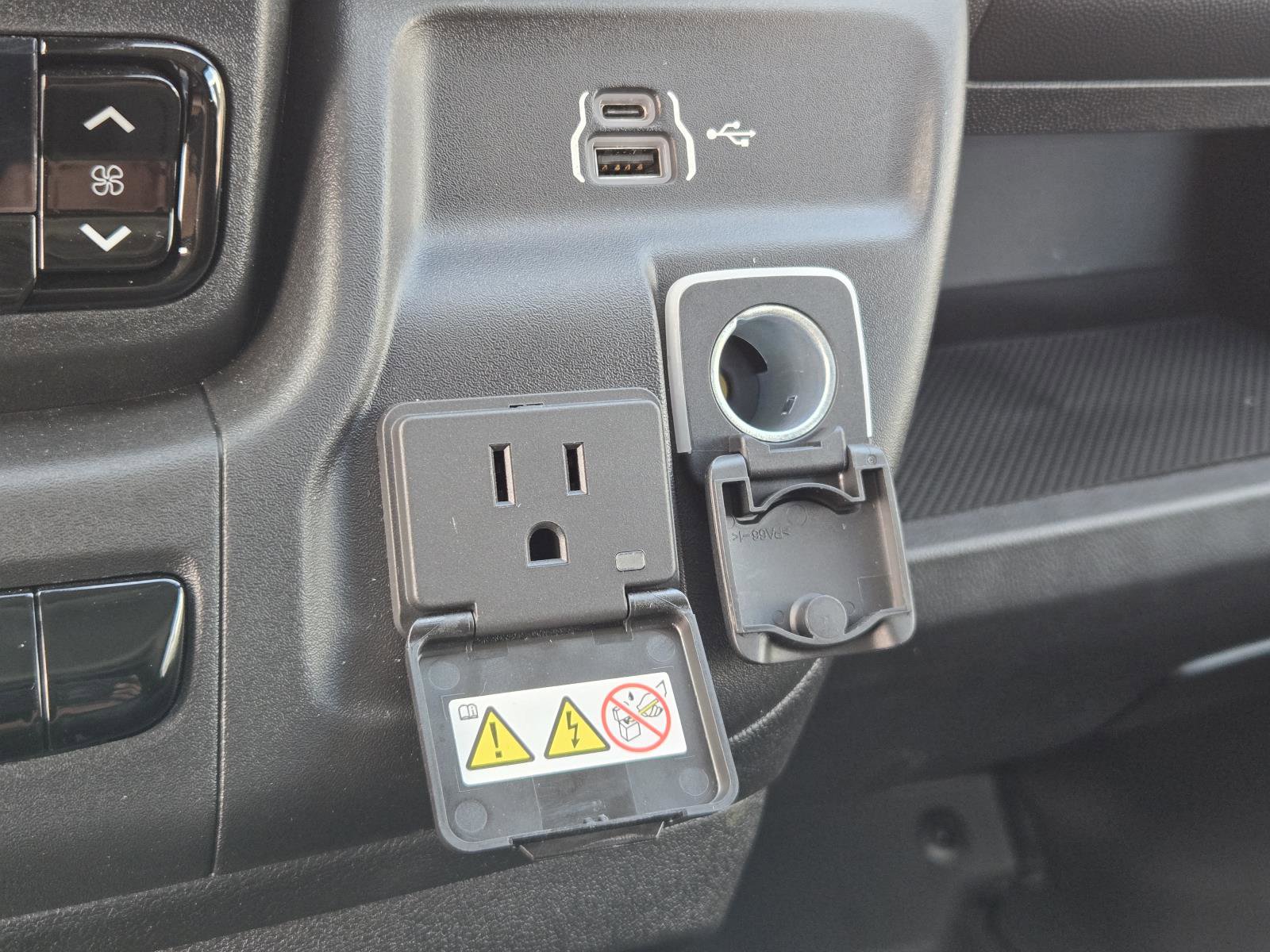 New 2026 RAM ProMaster 1500 w/ Quick Order Package 22G SLT image 17