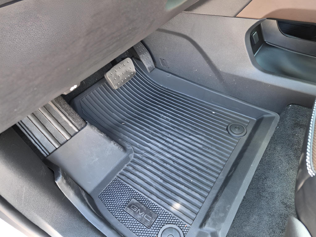 New 2027 GMC Acadia Denali Ultimate w/ LPO, Floor Liner Package AWD/4WD image 19