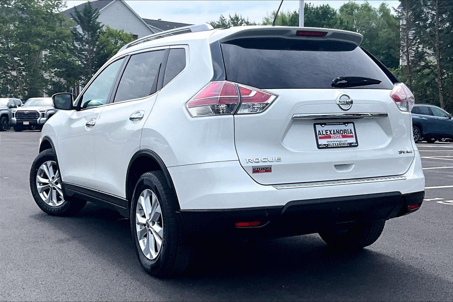 Used 2015 Nissan Rogue SV AWD/4WD image 11